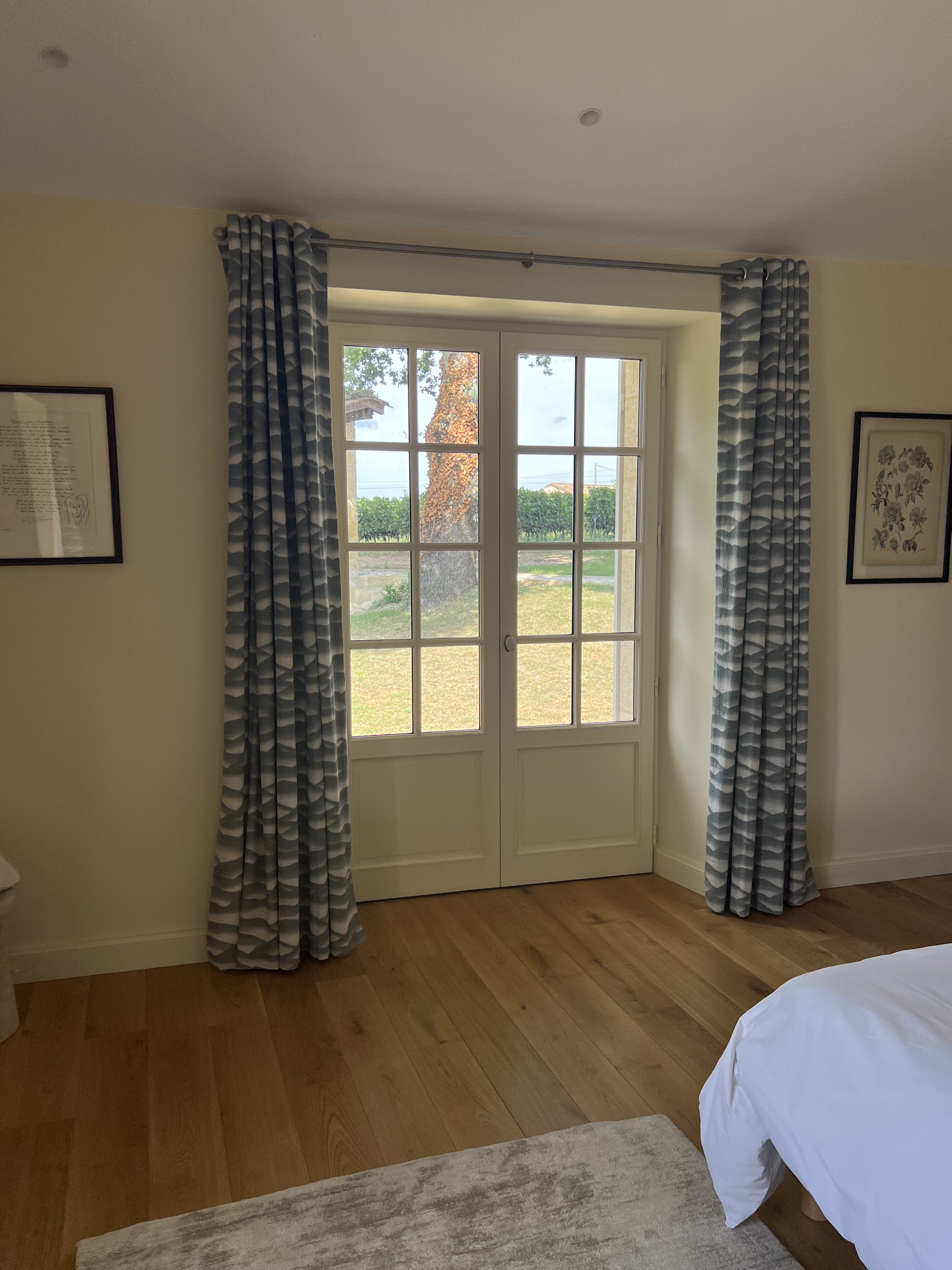 Sorain & Styles - Rénovation d’un château près de Saint-Émilion -peinture Farrow & Ball et pose de papier peint au Château Anvichar (8)