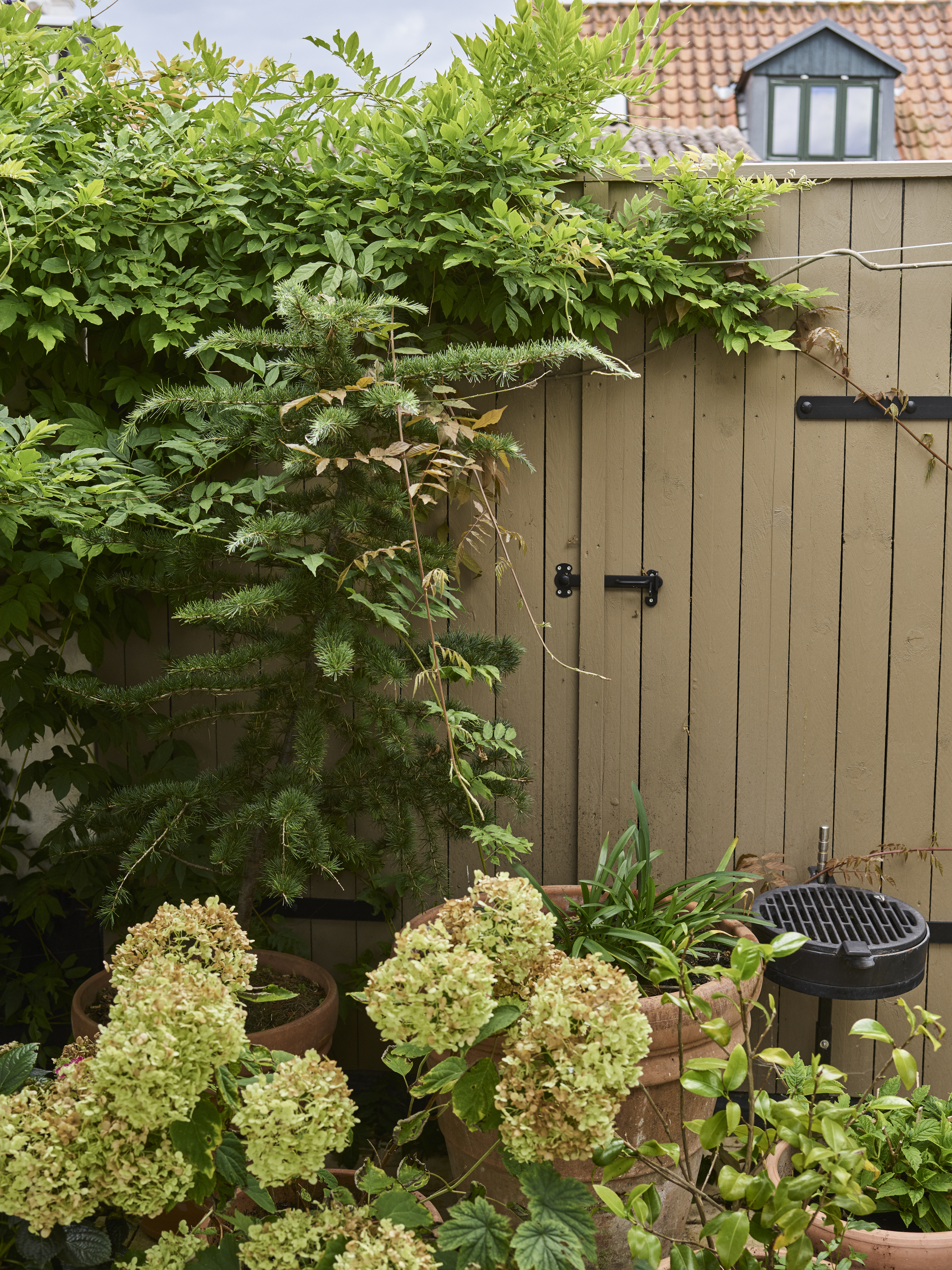 Sorain & Styles - revendeur peinture Farrow & Ball - peinture extérieure pour portail peinture jardin Farrow and ball